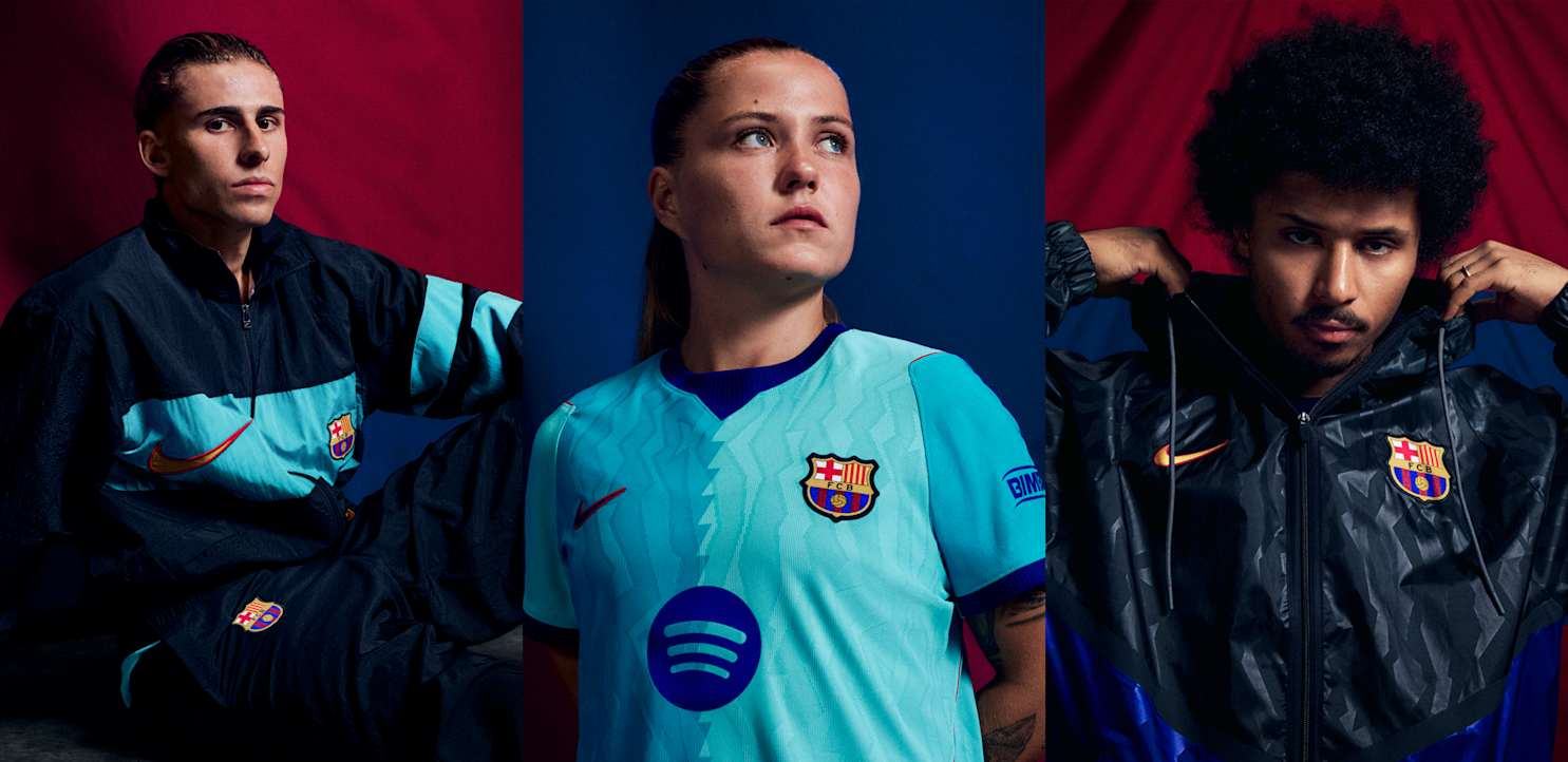Trois joueurs du FC Barcelone en maillot et en veste