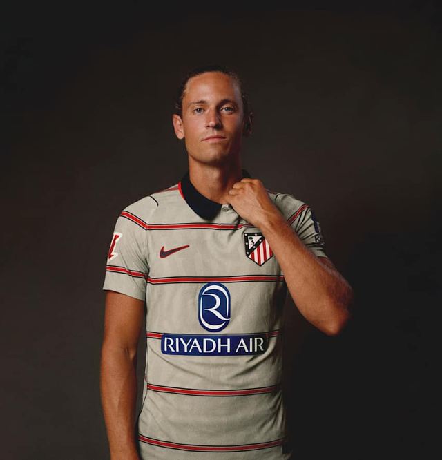 Joueuse en maillot de l'Atlético de Madrid