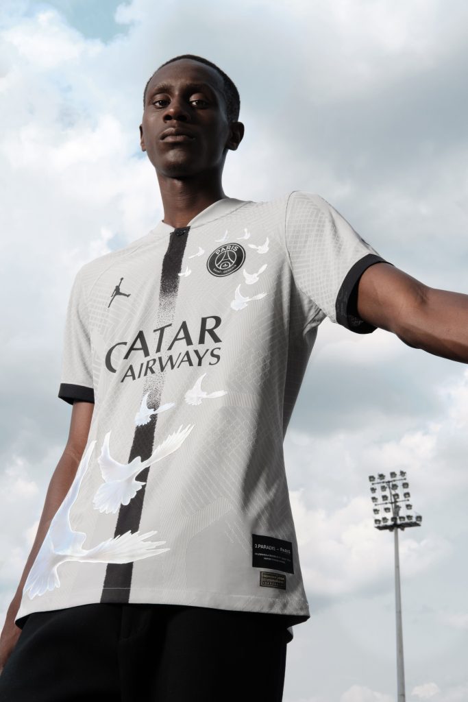 Le PSG dévoile un maillot « Ici c’est Paradis » avec la marque 3.Paradis