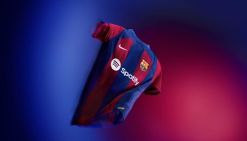 Le club du FC Barcelone dévoile son nouveau maillot domicile 2023/24