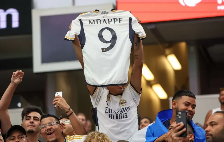 Maillot du Real Madrid Floqué Kylian Mbappé, un engouement incroyable des supporters