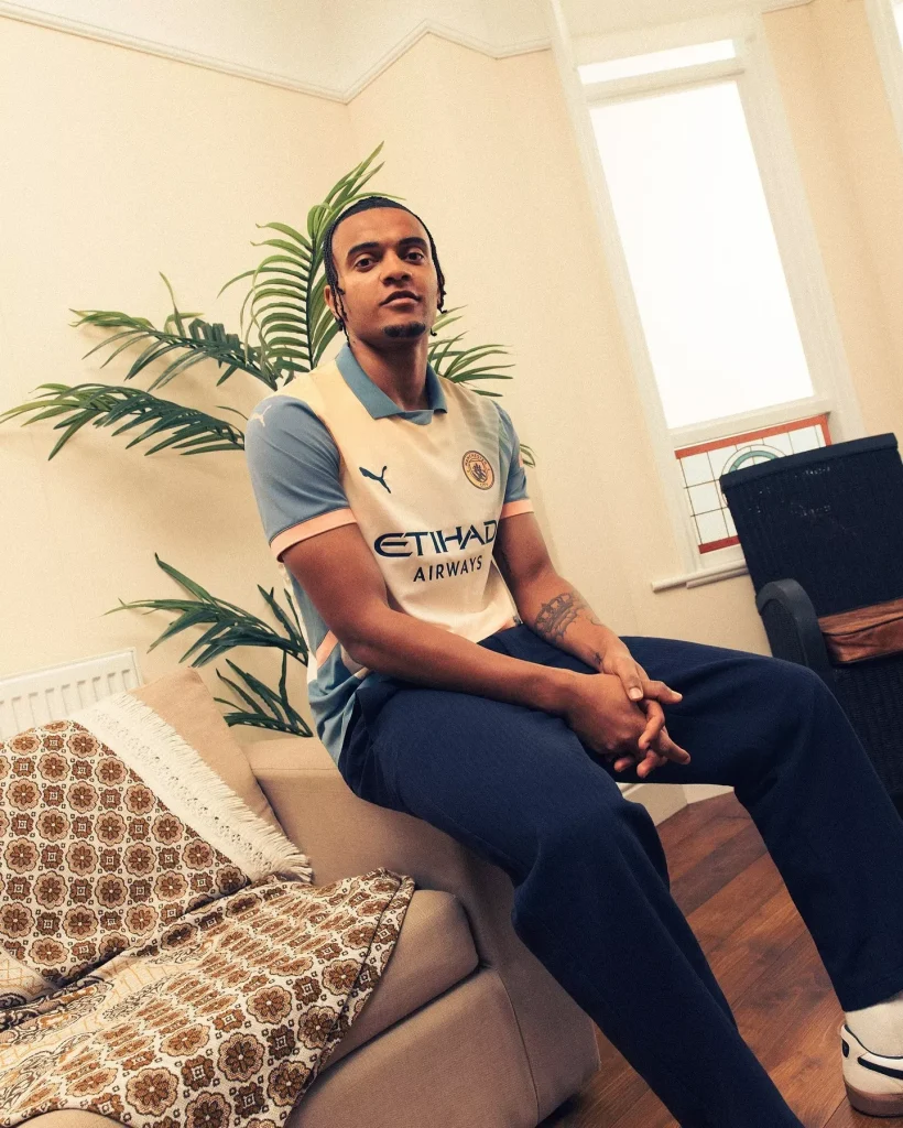 Manchester City 4eme maillot en collaboration avec Oasis